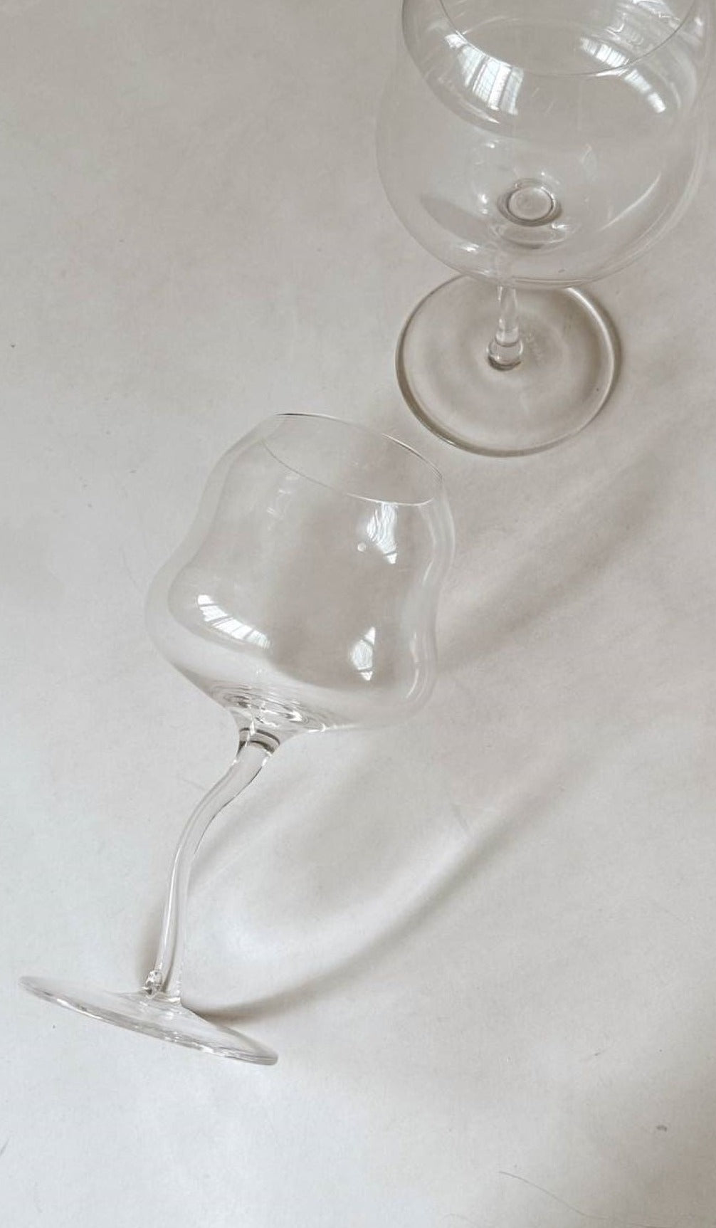 Curvo Clear Wine Glass