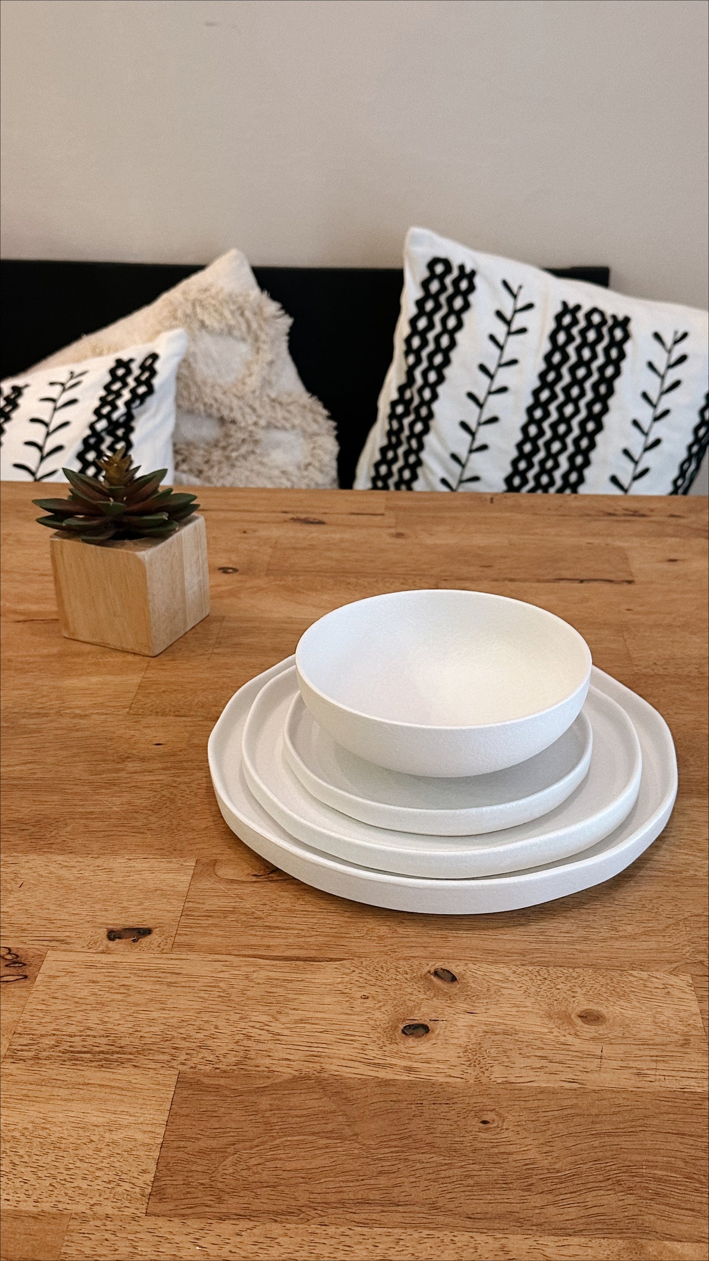 Petit Waves Series Dinnerware Set (Set of 4)